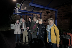 SCB-Teilnehmer-warten-auf-den-Bus_IMG_2126